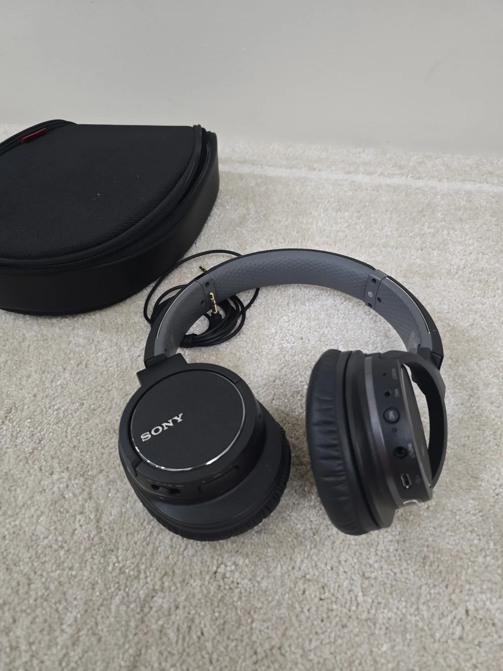 Sony Black Wireless Over-Ear Headphones with Carry Case